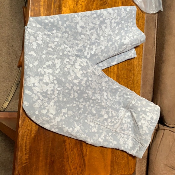 Lululemon swift speed High rise , size 6